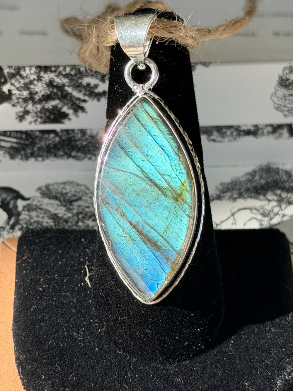 Labradorite Gemstone Silver-plate Pendant_ Marquise Shape_925 Stamp